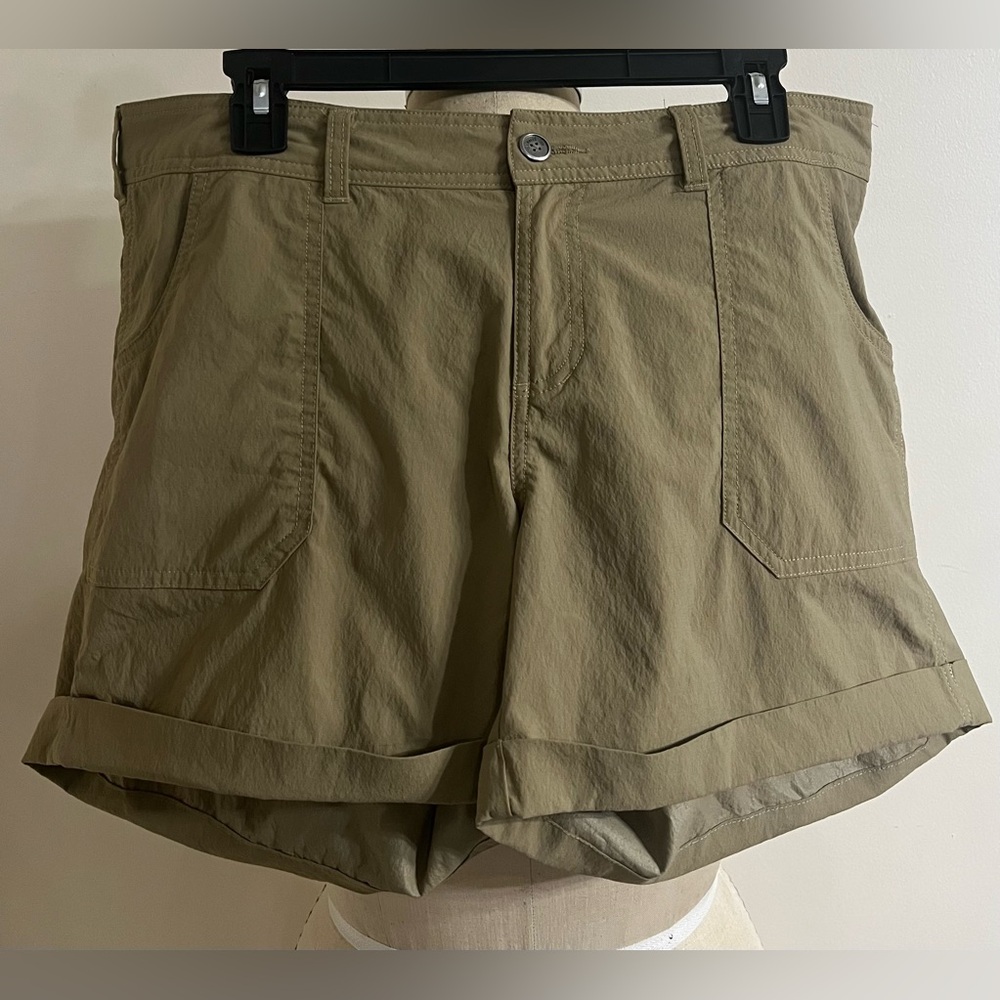 The North Face Style NF00CP5Z Women's Khaki Shorts Size 14
